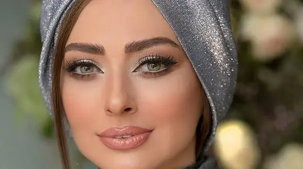 ژست عجیب نفیس روشن در کنار یک ببر! + عکس