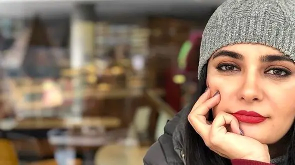 عکس لیندا کیانی در کنار چند بازیگر 