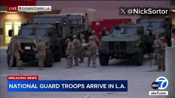 آمریکا به سمت دیکتاتوری حرکت می‌کند؟ سندرز هشدار داد