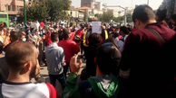 تجمع هواداران پرسپولیس مقابل مجلس شورای اسلامی + عکس