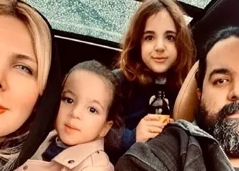 فیلم آواز باشکوه احساسی/مردم توی کنسرت رضا صادقی نمیتونم از عشق تو دل بکنم رو نگذاشتن خودش بخونه  ...