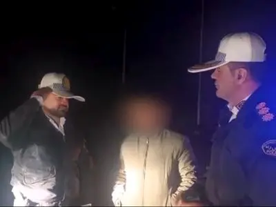 فیلم توقیف کامیون ولوو 10چرخ با راننده فاقد گواهینامه در محور اندیمشک–اهواز