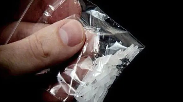 دستگیری عوامل توزیع مواد مخدر در سمنان / ۶۳۰ گرم شیشه کشف شد