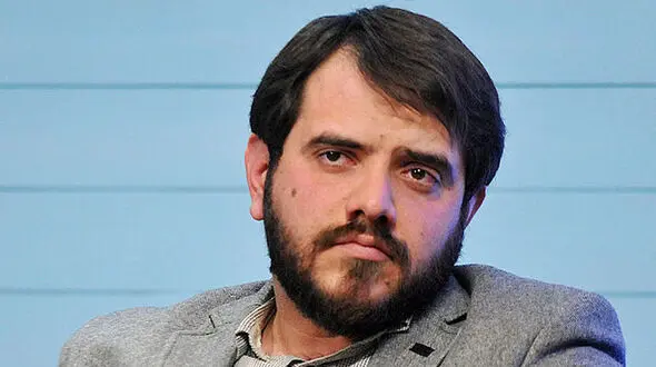 توهین تهیه‌کننده «گاندو» به روحانی: ریش و عمامه برای آخوند انگلیسی به چه درد می‌خورد؟ / مردک منفور؛ مختارها به حسابت خواهند رسید!