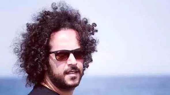 دانلود آهنگ احساسی لیلی از سینا حجازی/ زیر لب هی میگفت لیلی اگه نداشت به من هیچ میلیظرفمو شیکوند چرا ظرف منو ای وای لیلی آخ لیلی + متن کامل