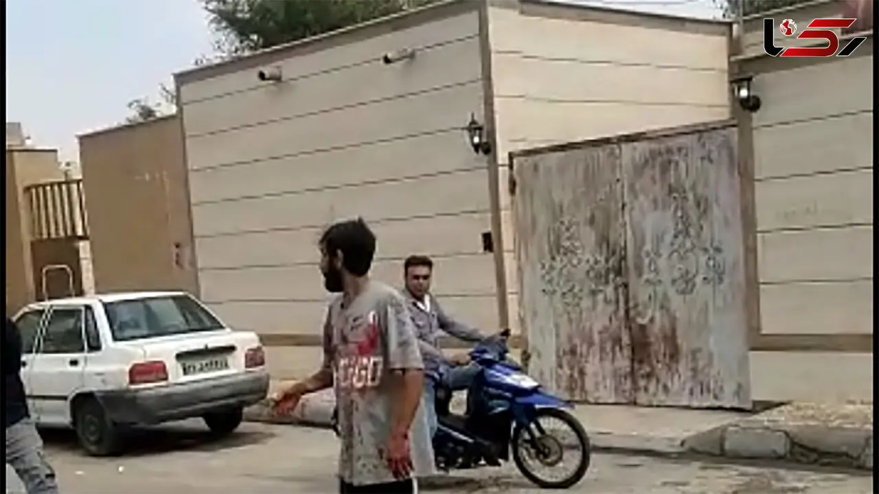 فیلم کتک خوردن قاتل در صحنه  قتل پدر و مادرش !  / بوشهر در شوک