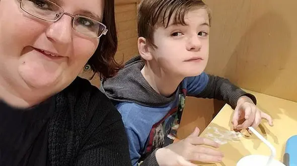 اقدام شنیع کارکنان مدرسه با پسربچه اتیسمی+فیلم و عکس