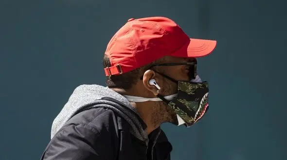 نحوه  استفاده از ماسک های سه لایه و پارچه ای / زدن ناصحیح ماسک، به ریه ضرر می رساند