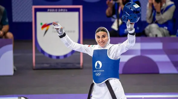 فیلم اولین تبلیغ مدلینگی ناهید کیانی برای یک آرایشگاه زیبایی / تغییر چهره که ناز تر و دخترانه تر شد!