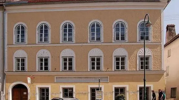 رهبر دیکتاتوری جهان در این خانه متولد شده بود+عکس