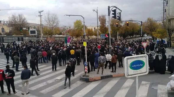 تداوم تجمع مردم شهرکرد در مخالفت با اجرای پروژه های انتقال آب 