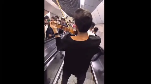 فیلم دستان جادویی این پسر متروی تهران را منفجر کرد ! / همه طلسم او شدند !