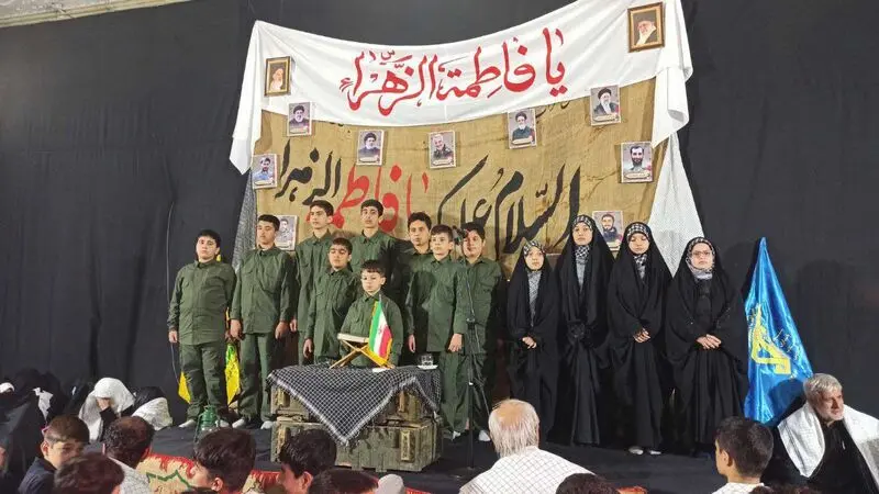 بسیجیان پایگاه دلخاک با حضور پر شور خود به استقبال شهید گمنام رفتند