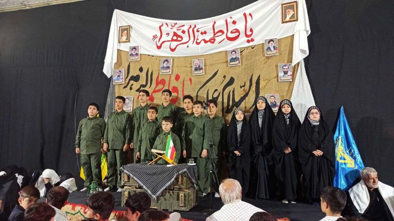 بسیجیان پایگاه دلخاک با حضور پر شور خود به استقبال شهید گمنام رفتند