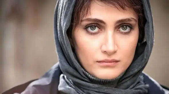فیلم آواز باشکوه ناصر عبداللهی با همراهی جذاب الناز ملک ! / آهنگ پنجره ها ! + موزیک ویدیو  و متن