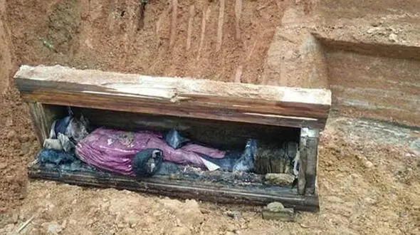 کشف جسد سالم پس از چند قرن! + عکس 