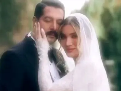 فیلم  /نگاهی به چیدمان منزل متین ستوده ستاره سریال زمانه و کامران تفتی / از سرسبزی آشپزخونه تا ست میزنهارخوری چوبی و آیینه شمعدان عقد