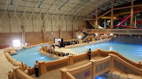 ماجرای شکستن درب‌های موج‌های آبی مشهد چه بود؟