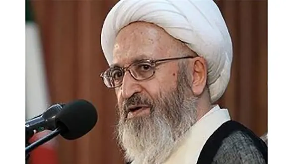 
انتقاد آیت‌الله‌سبحانی به‌اجرای بازیگران‌زن با کلاه‌گیس
