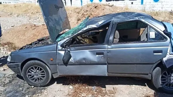 واژگونی پژو در خرم آباد حادثه آفرید!+عکس
