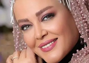 عکس ها / نگاهی به چیدمان هنری خانه بهاره رهنما/ از گرامافون و صندلی آنچنانی تا تابلوهای هنری و جعبه چوبی قدیمی