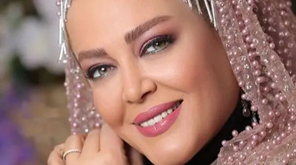 عکس ها / نگاهی به چیدمان هنری خانه بهاره رهنما/ از گرامافون و صندلی آنچنانی تا تابلوهای هنری و جعبه چوبی قدیمی