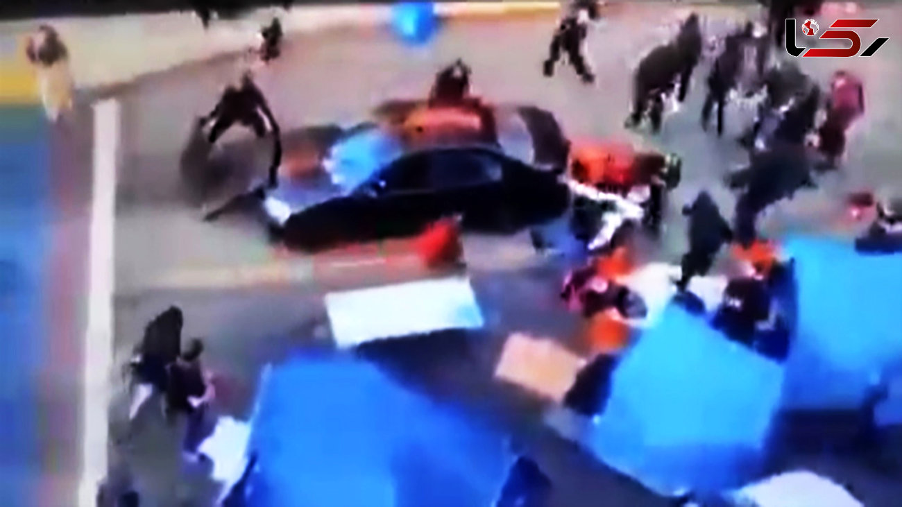 حمله یک خودرو به معترضان به قتل جورج فلوید در سیاتل + فیلم