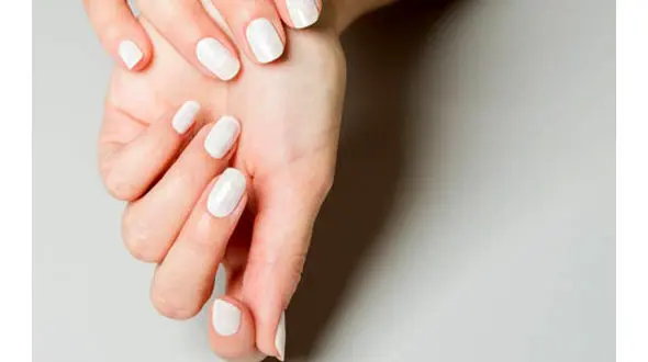 خط های سفید روی ناخن حکایت از چه بیماری دارد؟