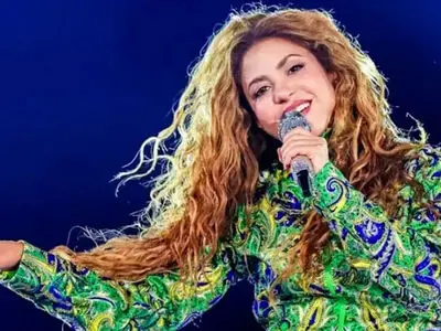 عکس / درخشش 200 هزار کریستال روی لباس شکیرا در جام جهانی 2026 