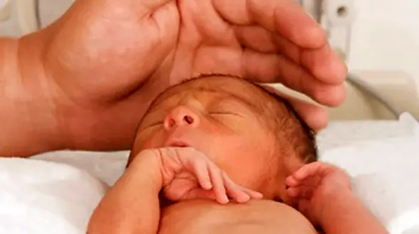 ناهید ابتدا کلیه اش را فروخت و حالا نوزادش را 28 میلیون می فروشد