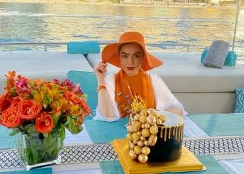 نگاهی به دکوراسیون باشکوه کشتی اختصاصی آزاده زارعی، سیندرلای سینمای ایران در پالم جمیرا دبی/ چیدمان باشکوه لانژ و کابین کشتی با مبلمان راحتی آباژور و دیوار های سه بعدی و...