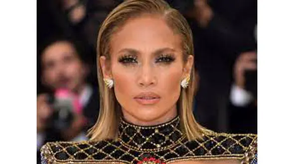 فیلم تقلید جنجالی بانک ملت از جنیفر لوپز در تبلیغ / 2 فیلم را مقایسه کنید 