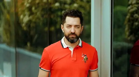 عکسی از خانواده جذاب بهرام رادان که وایرال شد