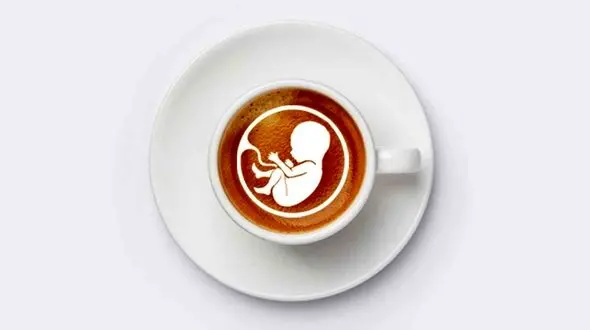 خوردن قهوه در بارداری عوارض دارد؟