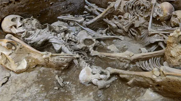 رازگشایی از سرنوشت عجیب اسکلت 9 مرد + تصاویر 