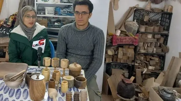 کارگاه کوچک من پر از چوب گردو است