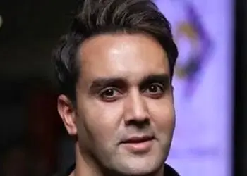 پوریا پورسرخ در آنتن زنده تلویزیون: گرونی هم سقفی داره.... رحم کنید به ما...