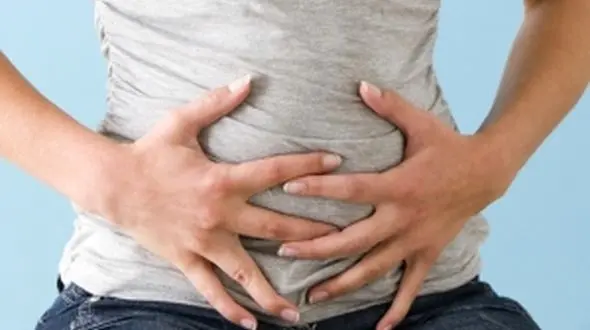 رابطه نوشیدن آب و نفخ با یکدیگر