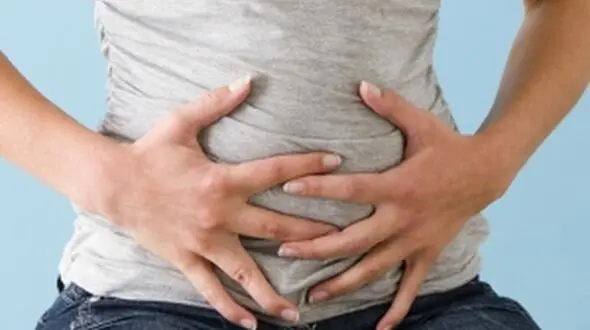 رابطه نوشیدن آب و نفخ با یکدیگر