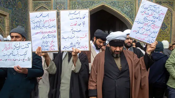 دستنوشته یک روحانی درباره گشت ارشاد + عکس های تجمعات در قم 