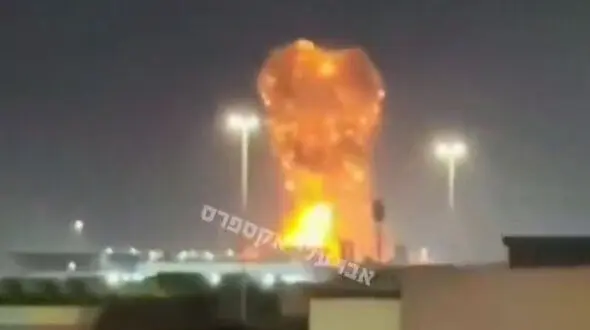 فیلم انهدام محل دپوی سوخت جنگنده‌های آمریکایی در ریاض / جواب حمله به عسلویه داده شد