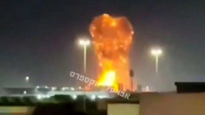 فیلم انهدام محل دپوی سوخت جنگنده‌های آمریکایی در ریاض / جواب حمله به عسلویه داده شد