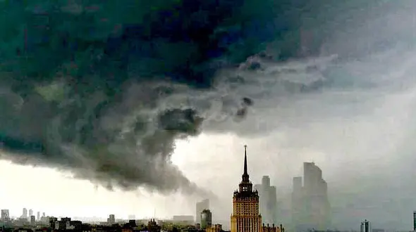 سهمگین‌ترین توفان 90 سال اخیر مسکو را در نوردید / 2 نفر کشته و ده‎ها نفر مصدوم شدند + عکس 