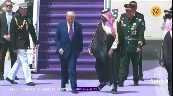 معمای رنگ کراوات ترامپ؛ چه پیامی در سفر عربستان داشت؟