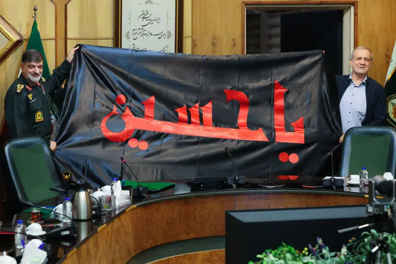 دیدار دکتر مسعود پزشکیان با فرماندهان فراجا و بازدید از ستاد فرماندهی انتظامی در سه شنبه 15 مهر 1404