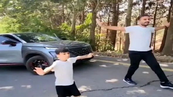 فیلم رقص پدر و پسر ی/جوری توپ و عجایب آذری رقصیدن با رقص پای تندشون میشه برق تولید کرد!