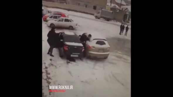 لحظه پرس شدن عابر پیاده بین دو ماشین +عکس و فیلم