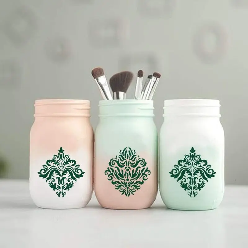 جالوازم آرایشی با شیشه مربای خالی