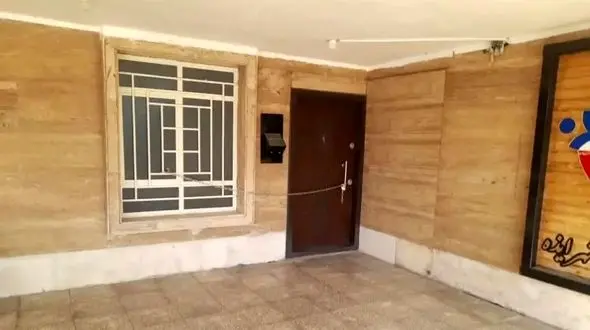 یک طلبکار درب شورای شهر ایذه را با زنجیر قفل کرد!