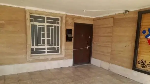 یک طلبکار درب شورای شهر ایذه را با زنجیر قفل کرد!